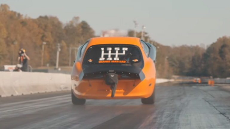 Αυτό το Toyota επιταχύνει σαν μονοθέσιο της Formula 1!